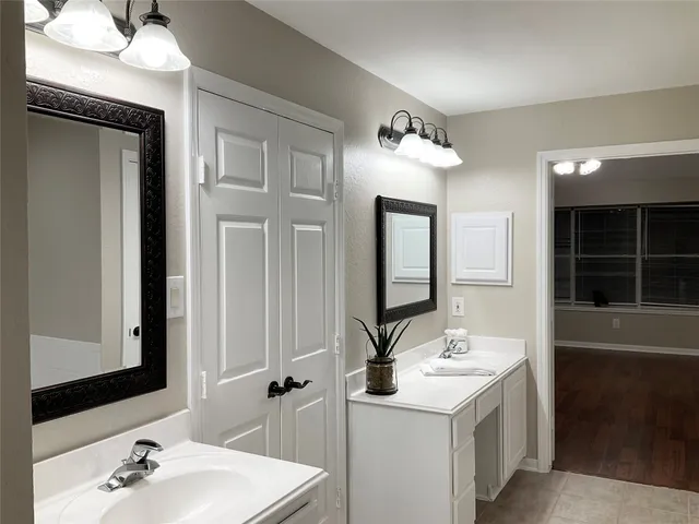 $2,500 | 43 North Merryweather Circle, The Woodlands, TX 77384