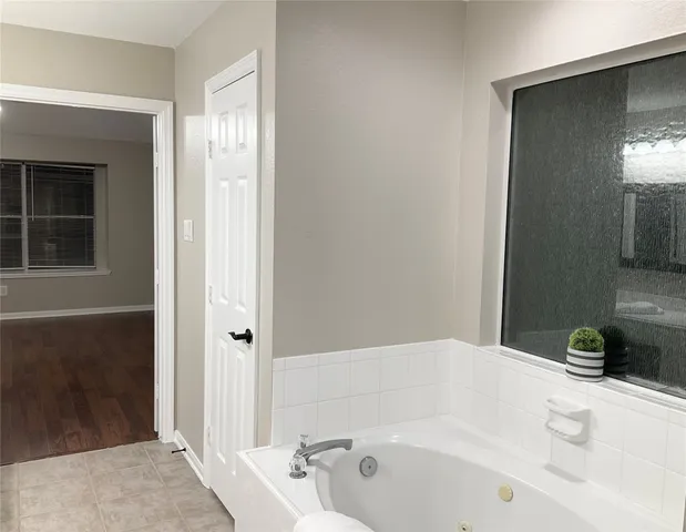 $2,500 | 43 North Merryweather Circle, The Woodlands, TX 77384