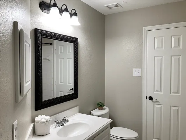 $2,500 | 43 North Merryweather Circle, The Woodlands, TX 77384