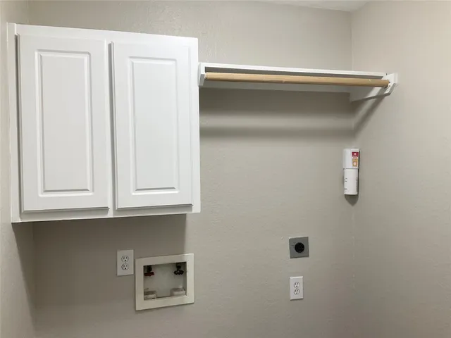 $2,500 | 43 North Merryweather Circle, The Woodlands, TX 77384