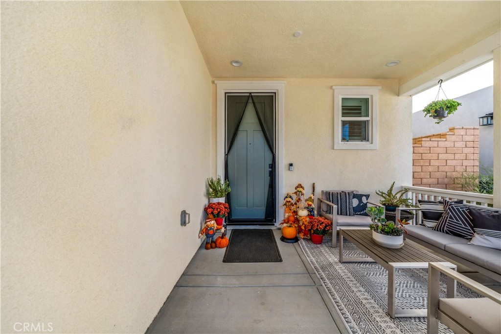 32230 Penstemon Way Temecula, CA 92591 - Photo 37 of 61 Front entry