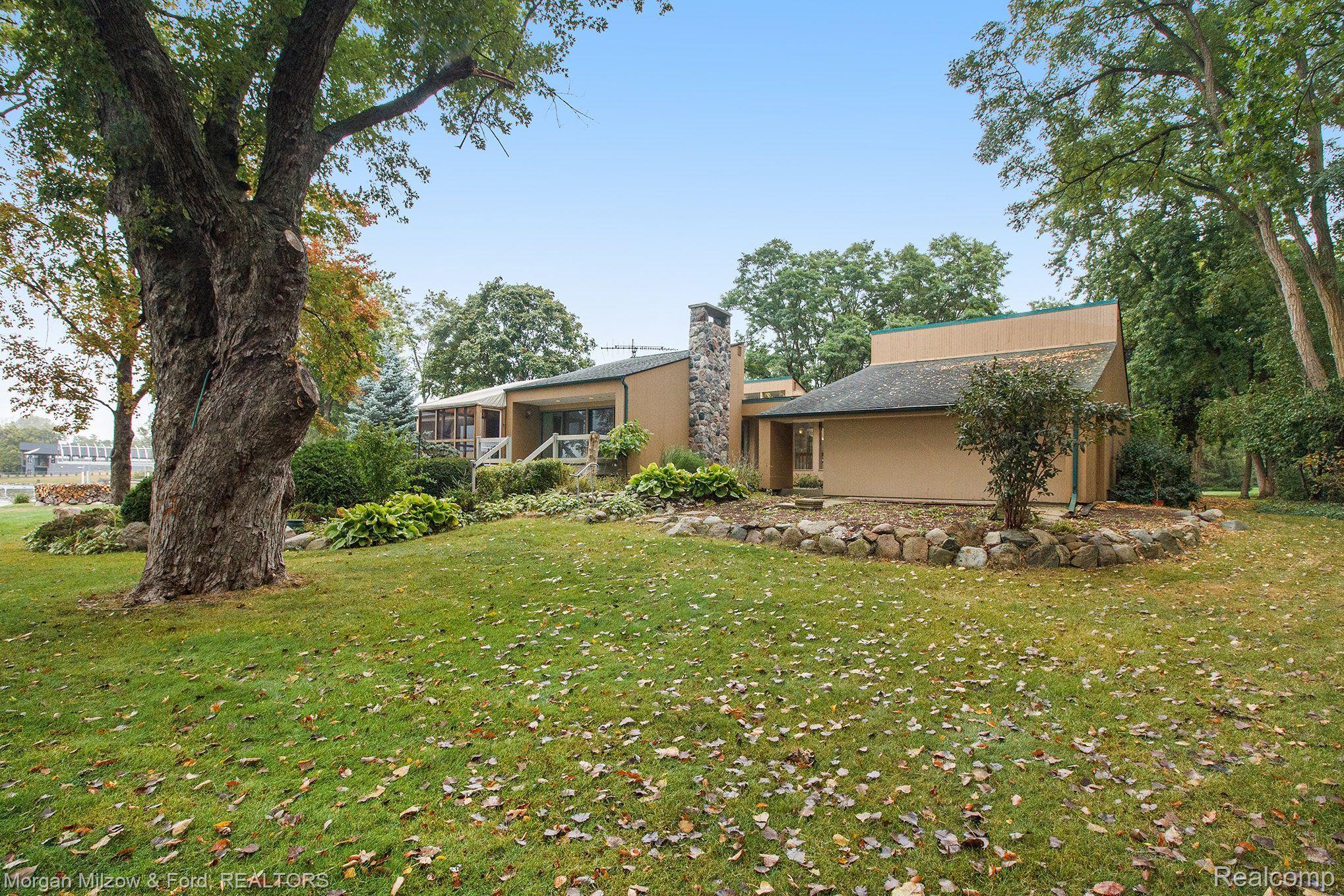 3815 Clintonville Road Waterford, MI 48329 - Photo 4 of 29 Gallery Image 4