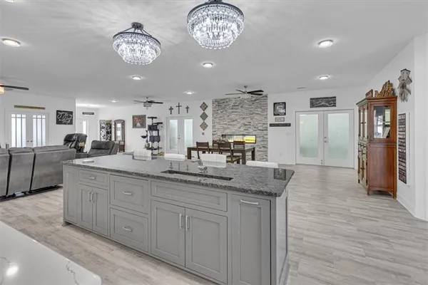$1,049,000 | 8944 Southpoint Drive, Richmond, MO 64085