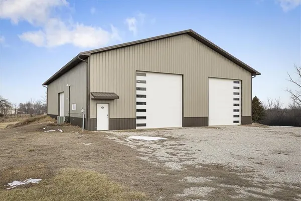 $1,049,000 | 8944 Southpoint Drive, Richmond, MO 64085