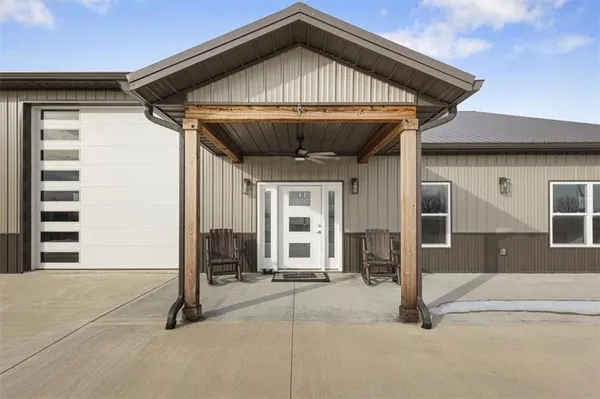 $1,049,000 | 8944 Southpoint Drive, Richmond, MO 64085