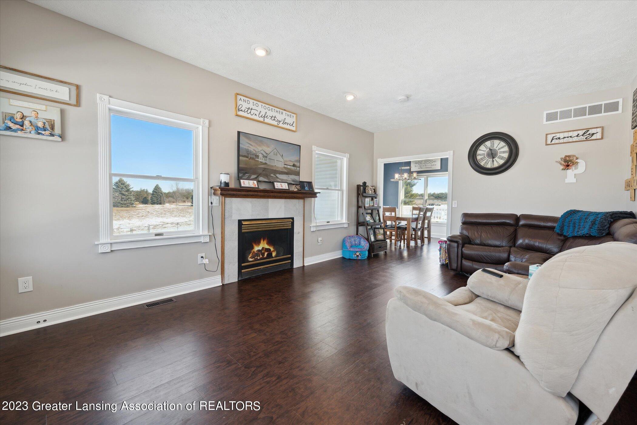 7170 North Williams Road St. Johns, MI 48879 - Photo 6 of 70 Living Room