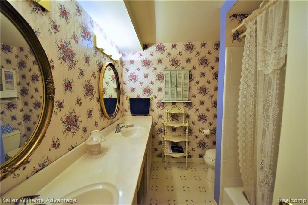29999 Barwell Road Farmington Hills, MI 48334 - Photo 11 of 43
