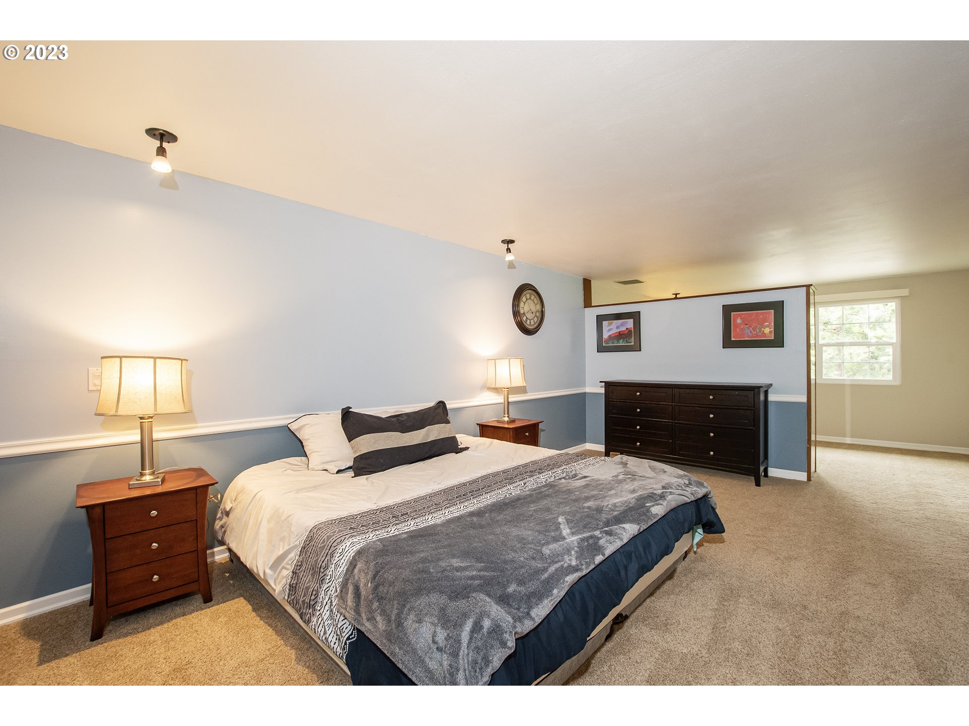 197 Brae Burn Drive Eugene, OR 97405 - Photo 19 of 42 a bedroom with a bed and a lamp on table