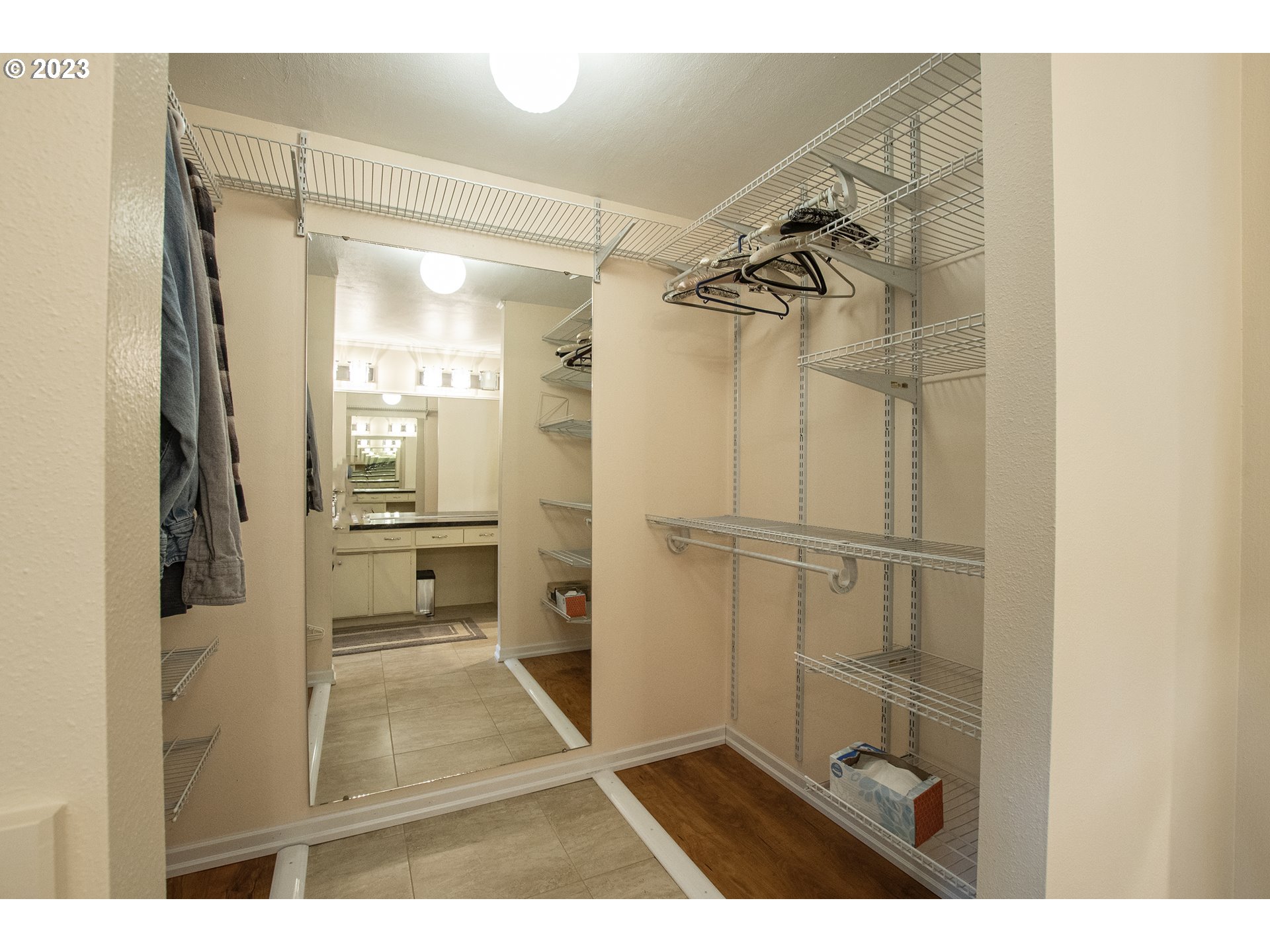 197 Brae Burn Drive Eugene, OR 97405 - Photo 24 of 42 a bathroom with a glass shower door