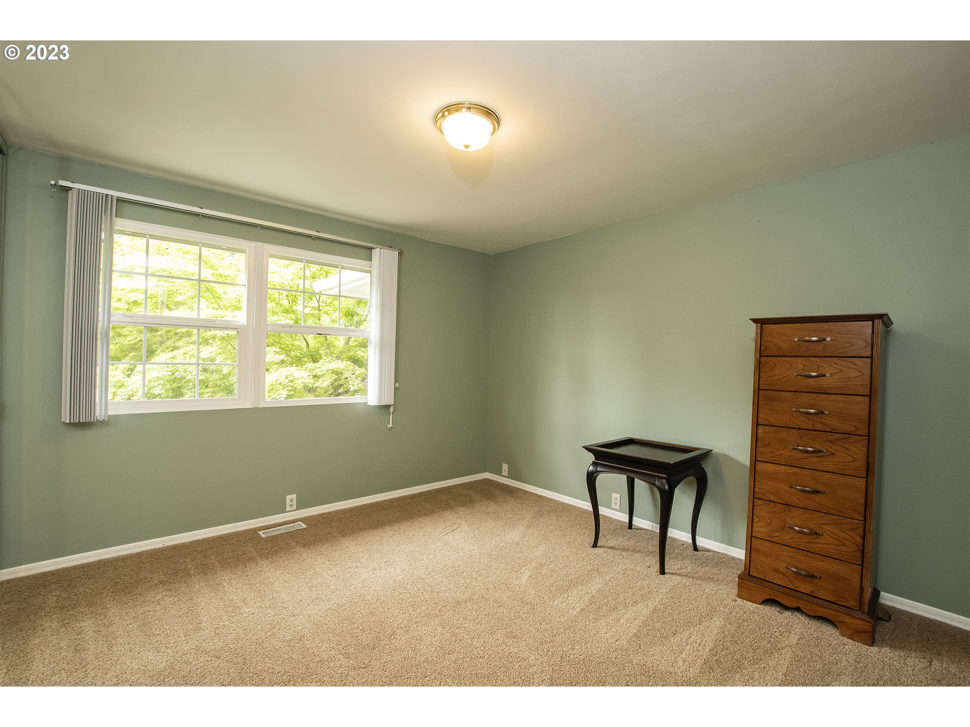 197 Brae Burn Drive Eugene, OR 97405 - Photo 25 of 42 a view of room with furniture and a window