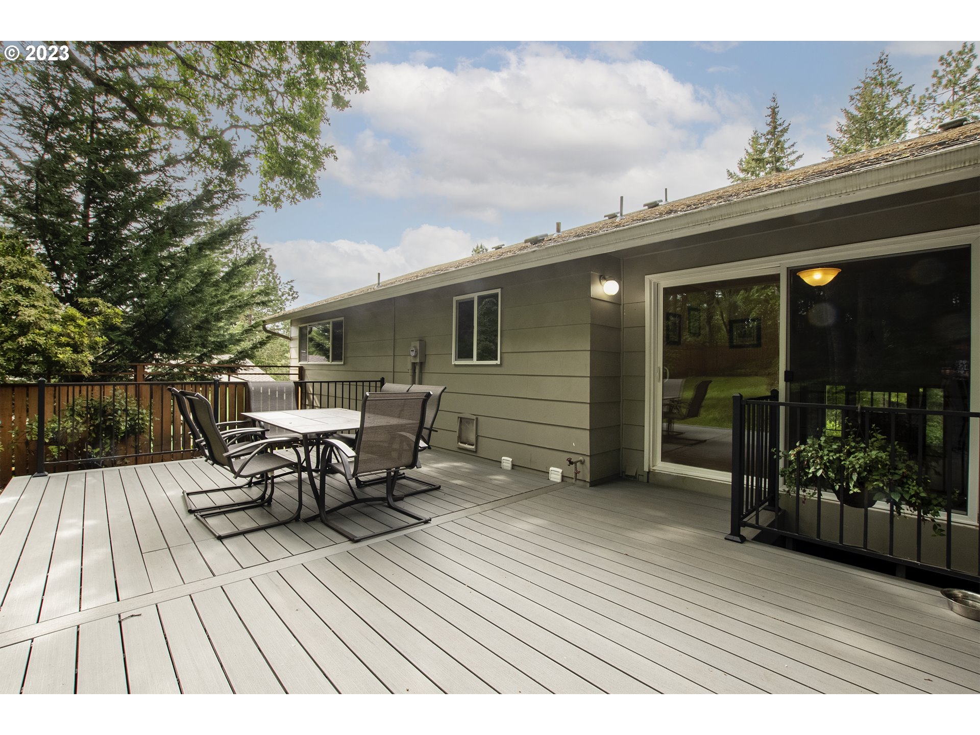 197 Brae Burn Drive Eugene, OR 97405 - Photo 34 of 42 a view of a chairs on the roof deck
