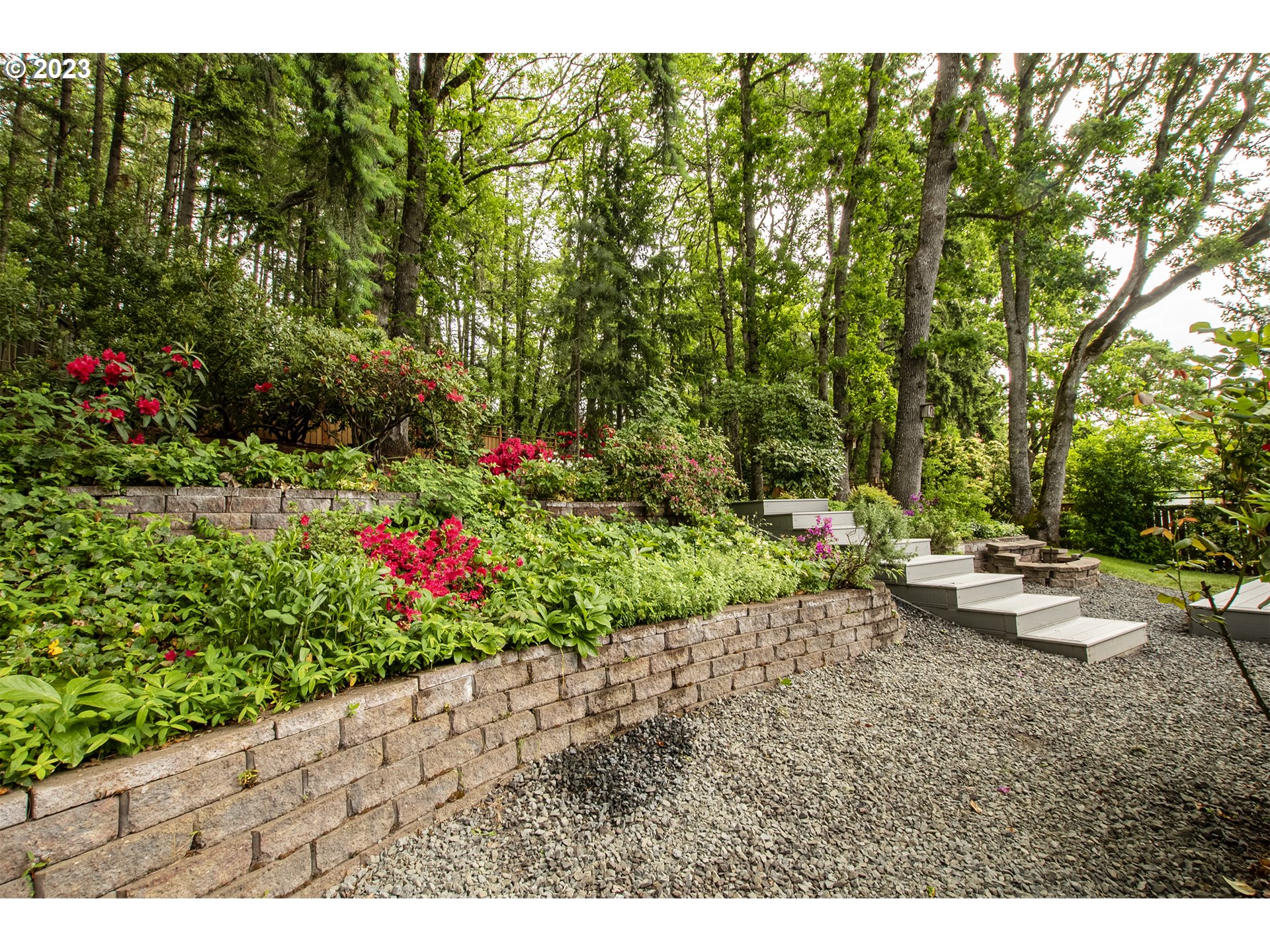 197 Brae Burn Drive Eugene, OR 97405 - Photo 38 of 42 a view of a backyard with sitting area
