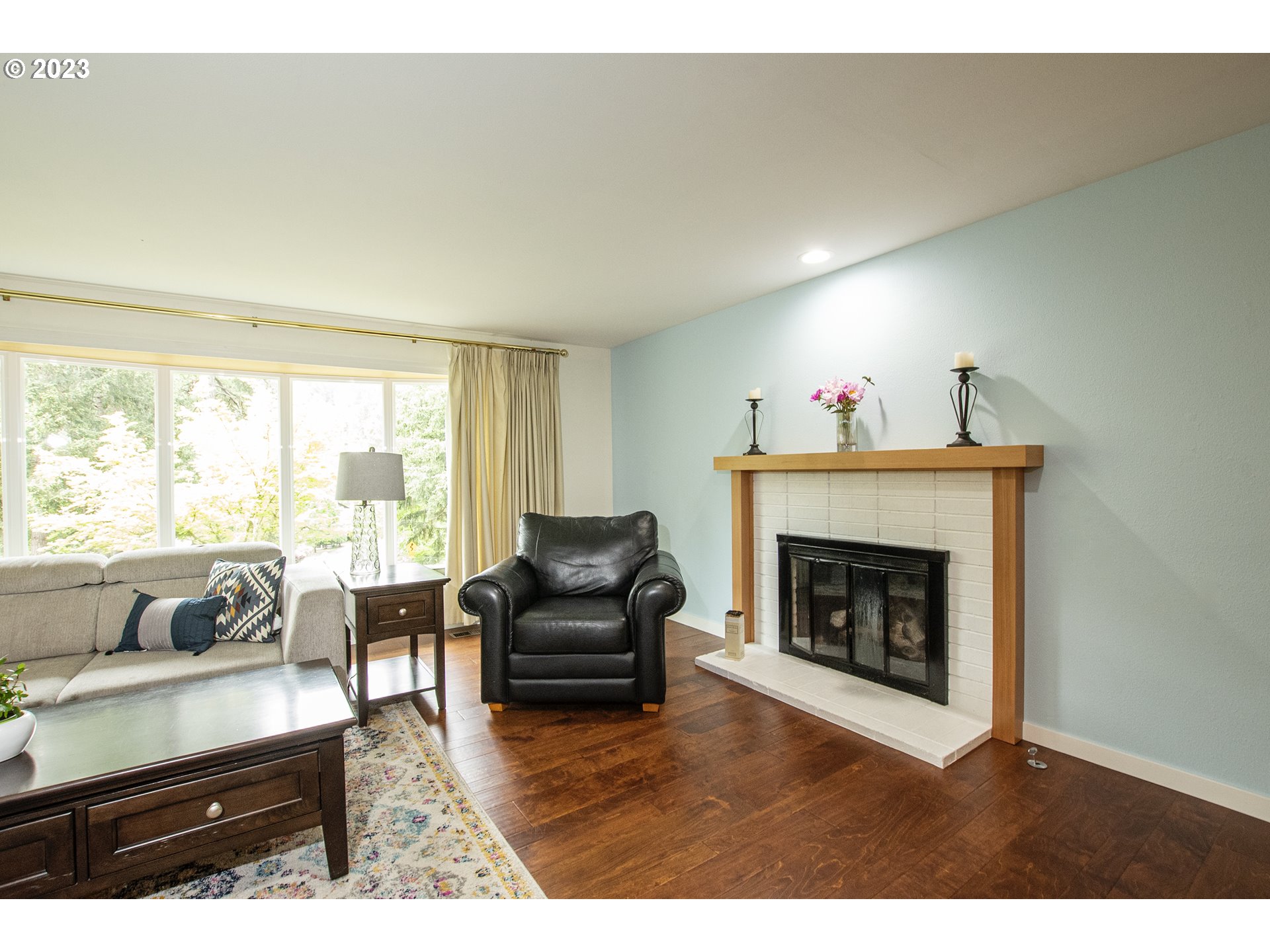 197 Brae Burn Drive Eugene, OR 97405 - Photo 9 of 42 a living room with furniture and a fireplace
