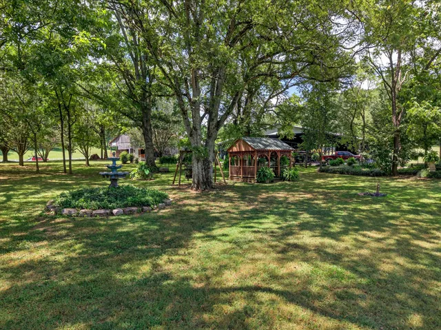 a view of a bunch of trees and houses