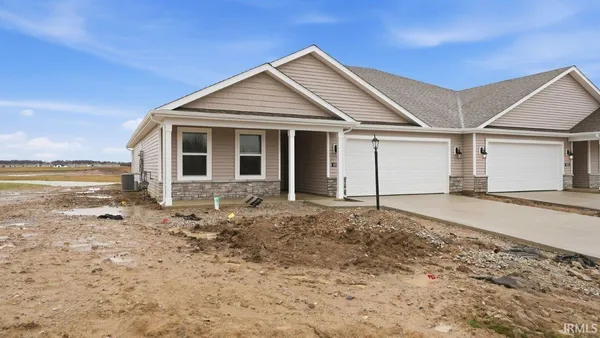 $304,900 | 1004 Butler Lake, Fort Wayne, IN 46818