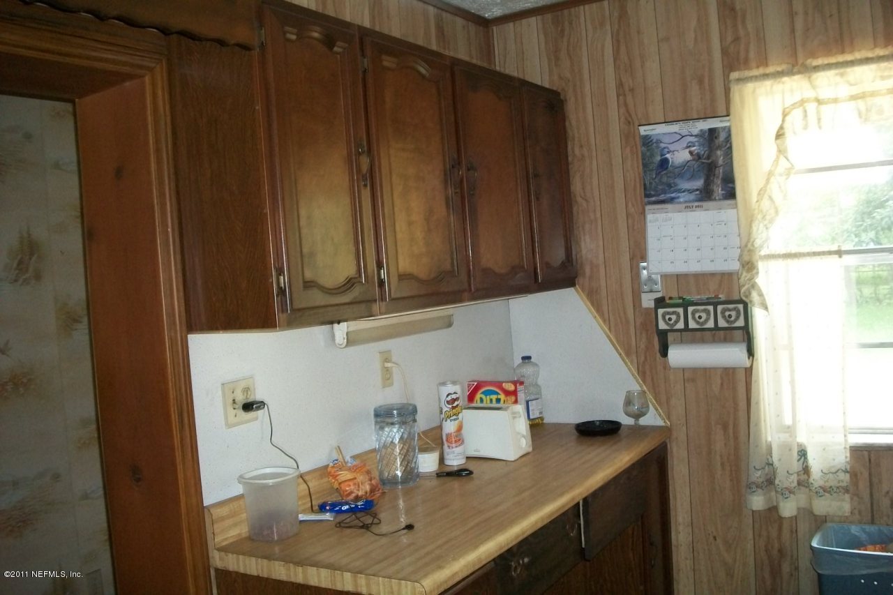 5166 Woodcrest Road Jacksonville, FL 32205 - Photo 5 of 14 Kitchen