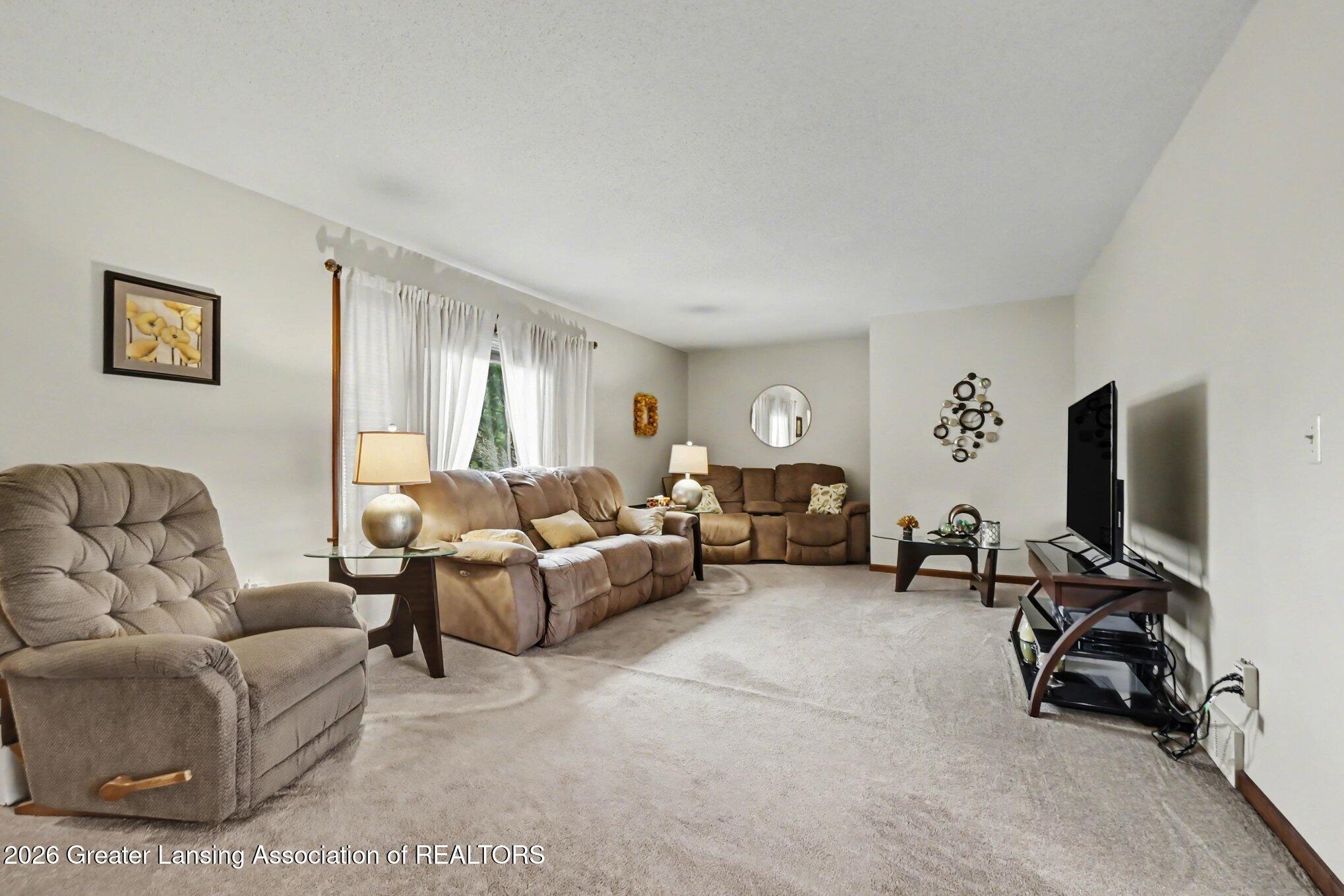 9055 Randolph Road Munith, MI 49259 - Photo 3 of 25 Living Room