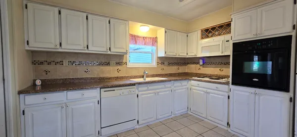 $42,000 | 601 Lindenwood Drive, Belvidere, IL 61008