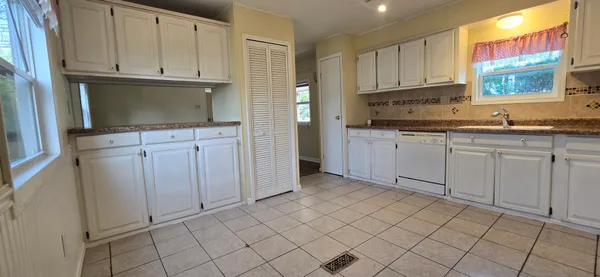 $42,000 | 601 Lindenwood Drive, Belvidere, IL 61008