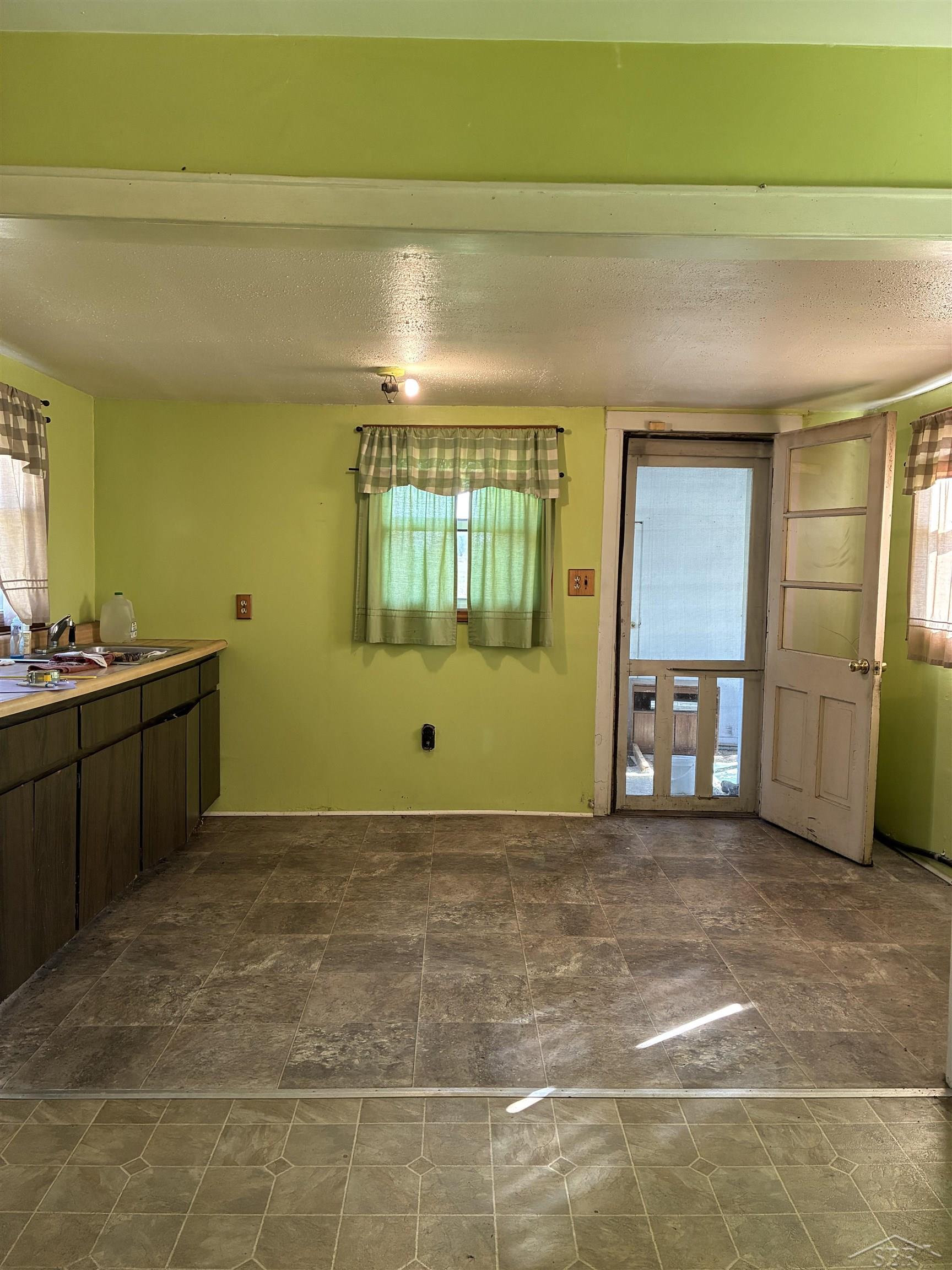 1671 River Road Bay City, MI 48708 - Photo 4 of 15 50191930-122bd360-e3bb-4d7f-ac99-187179d63db4.JPG