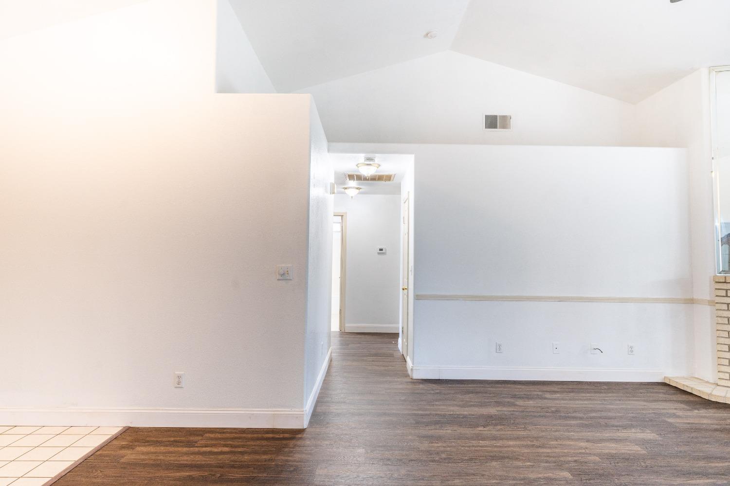 118 Oak Avenue Clovis, CA 93611 - Photo 11 of 22 a view of an empty room