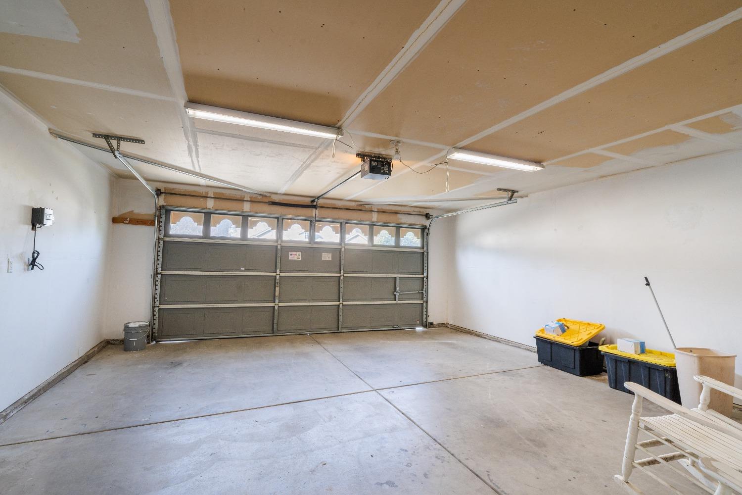 118 Oak Avenue Clovis, CA 93611 - Photo 22 of 22 a view of room with garage