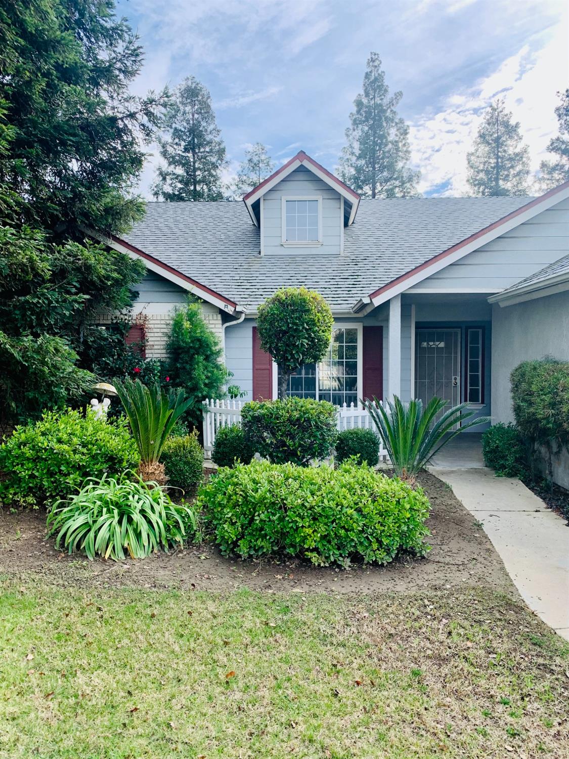 118 Oak Avenue Clovis, CA 93611 - Photo 4 of 22 a front view of a house with a garden