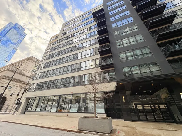 $579,900 | 130 South Canal Street, Unit 9M, Chicago, IL 60606