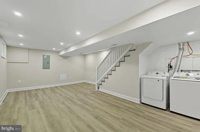 a view of utility room