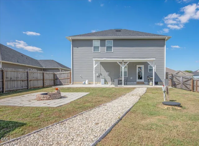 a view of a house with a backyard