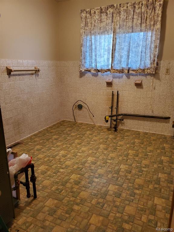 2370 Rolandale Street West Bloomfield, MI 48324 - Photo 8 of 12