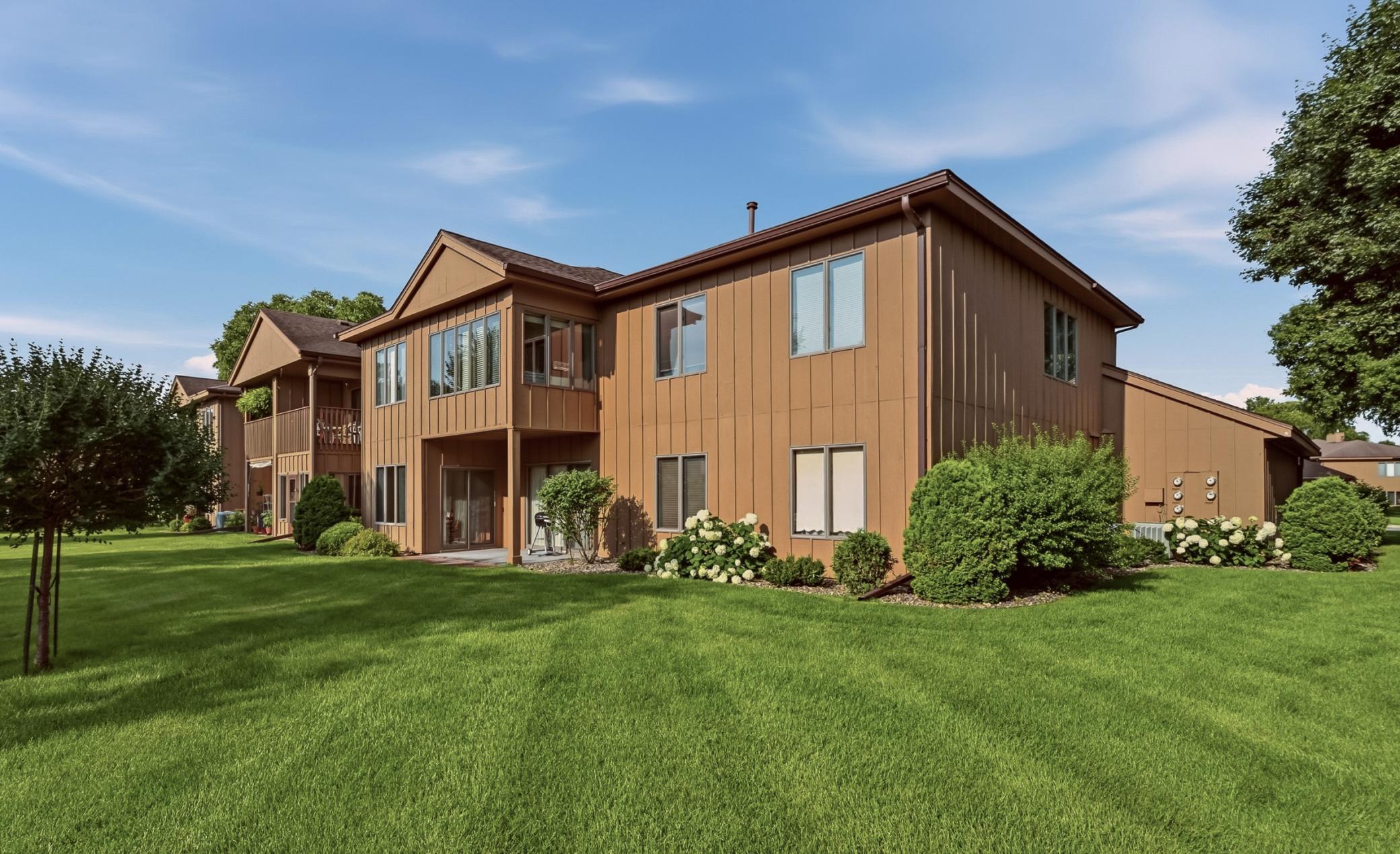 1808 Lakeview Court Southwest, Unit 101 Rochester, MN 55902 - Photo 3 of 24