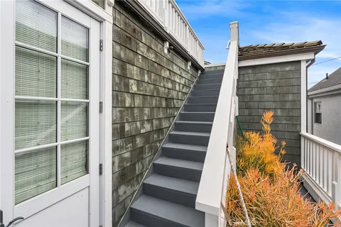 $5,195,000 | 320 Heliotrope Avenue, Corona del Mar, CA 92625
