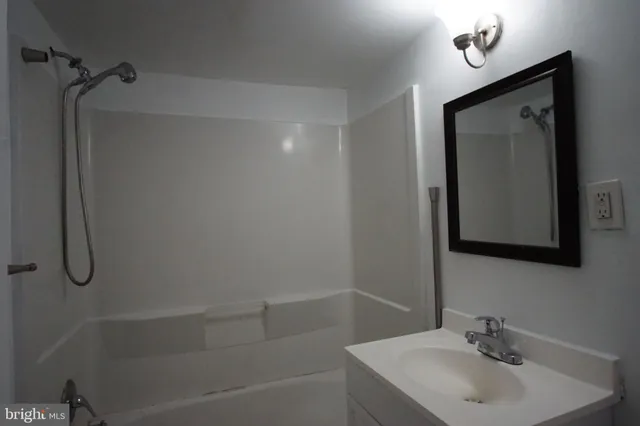 $1,390 | 11402 Cherry Hill Road, Unit 103, Beltsville, MD 20705