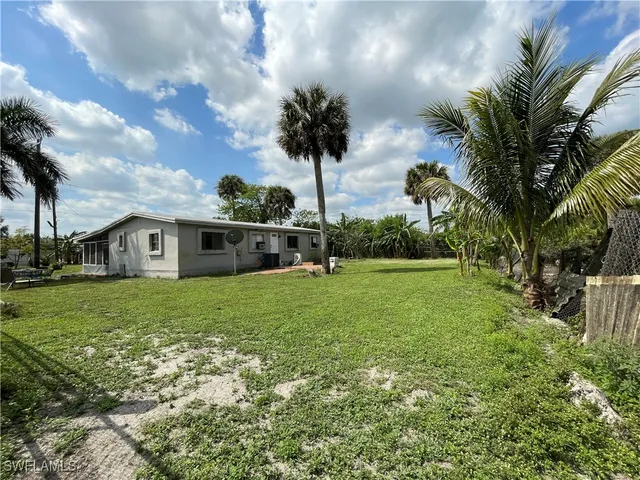 a view of a house with a big yard