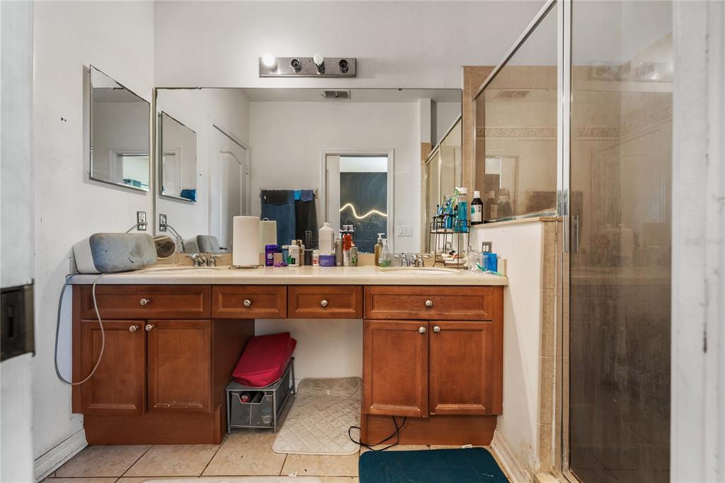 6039 Strada Isle Way Orlando, FL 32835 - Photo 17 of 24 a bathroom with a sink vanity and mirror