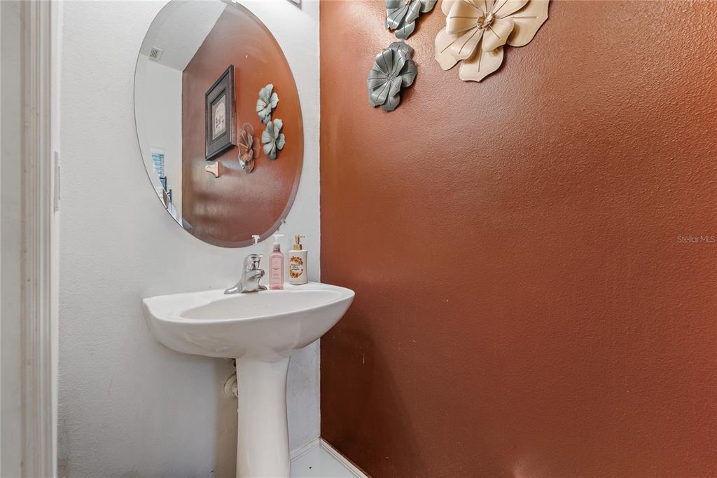 6039 Strada Isle Way Orlando, FL 32835 - Photo 9 of 24 a bathroom with a sink and mirror