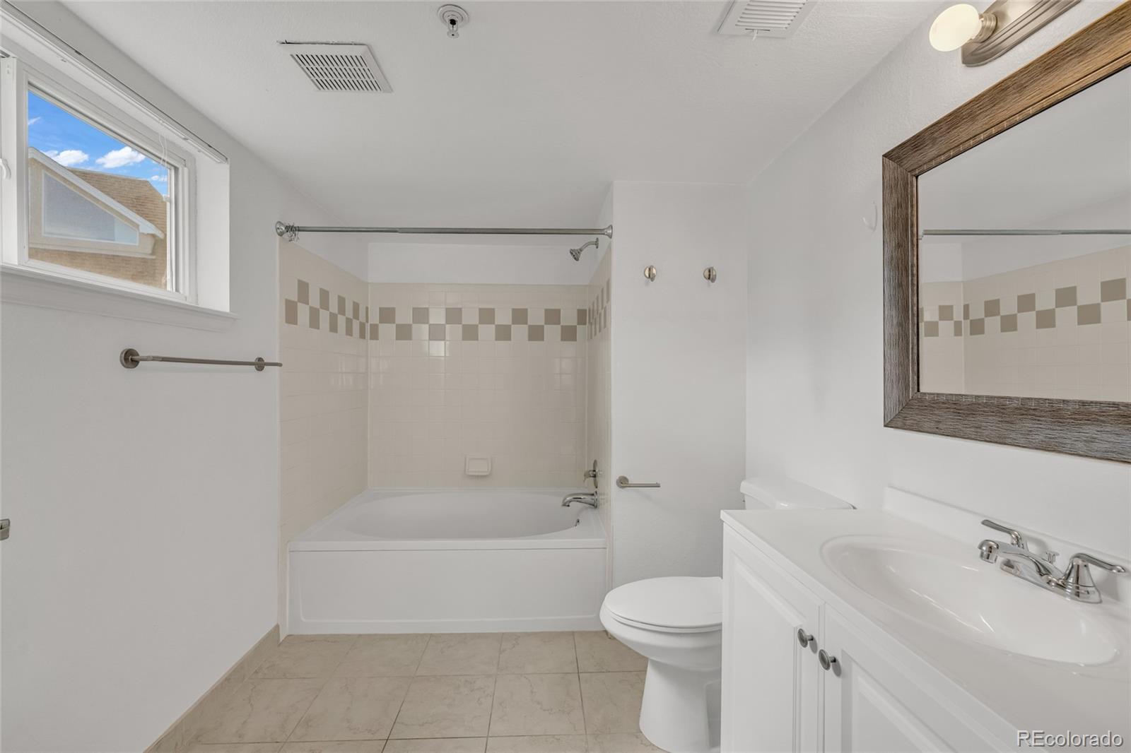 4870 Twin Lakes Road, Unit 1 Boulder, CO 80301 - Photo 13 of 26 a bathroom with a bathtub toilet and sink