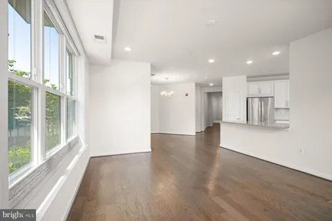 $635,000 | 3985 Norton Place, Unit 101, Fairfax, VA 22030