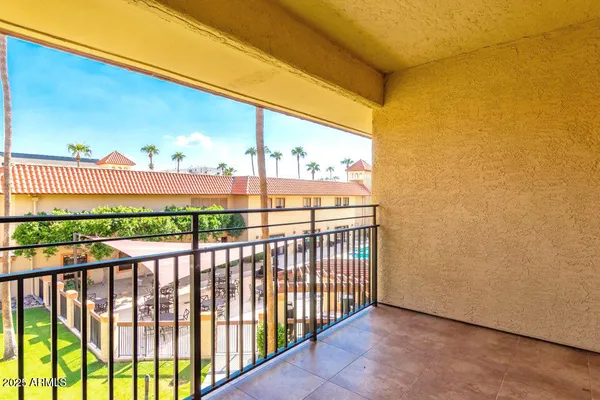 $65,000 | 10330 West Thunderbird Boulevard, Unit C304, Sun City, AZ 85351
