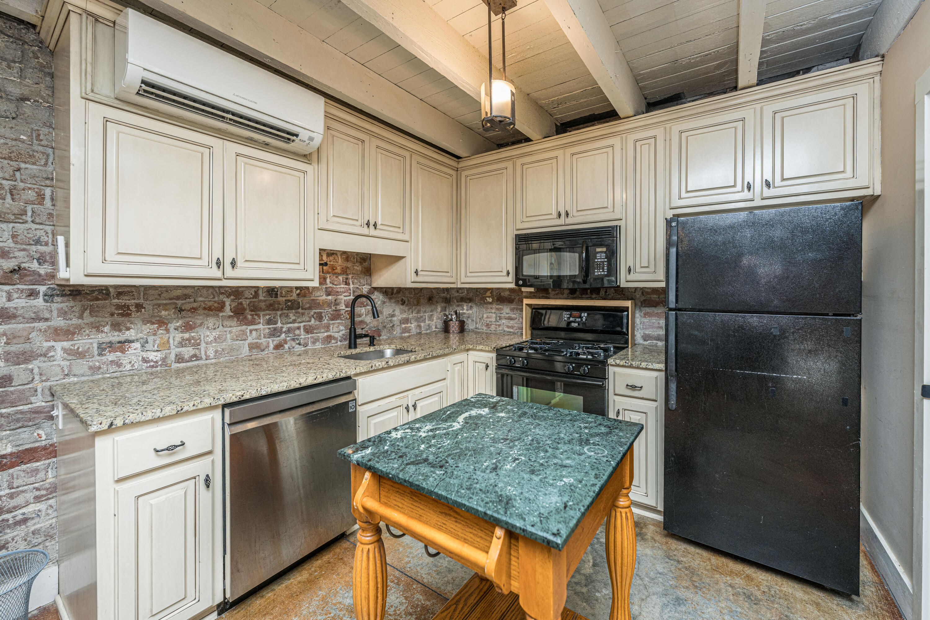 169 Rutledge Avenue, Unit C Charleston, SC 29403 - Photo 8 of 20 Fully Equipped Kitchen