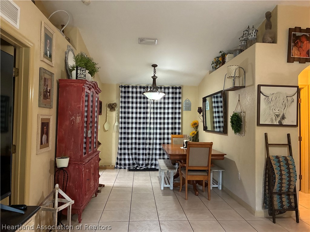 922 Breezy Road Lake Placid, FL 33852 - Photo 6 of 18 a front view of a house with outdoor seating
