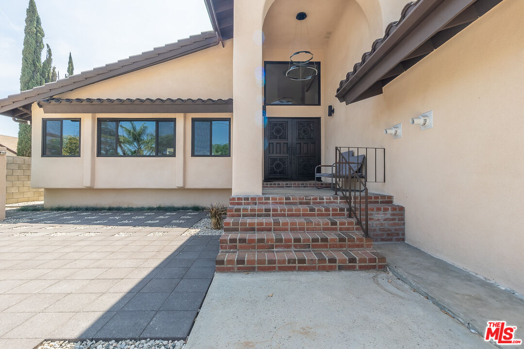 20456 Strathern Street Winnetka, CA 91306 - Photo 3 of 37