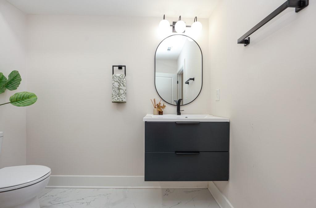 2566 Creekwood Terrace Decatur, GA 30030 - Photo 44 of 49 a bathroom with a toilet a sink and mirror