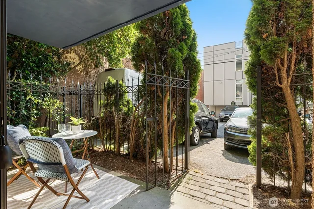 $424,990 | 2219 Eastlake Avenue East, Unit 101, Seattle, WA 98102