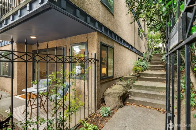 $424,990 | 2219 Eastlake Avenue East, Unit 101, Seattle, WA 98102