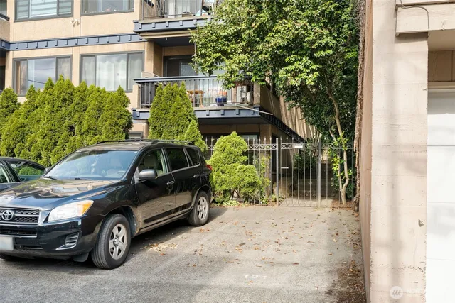 $424,990 | 2219 Eastlake Avenue East, Unit 101, Seattle, WA 98102