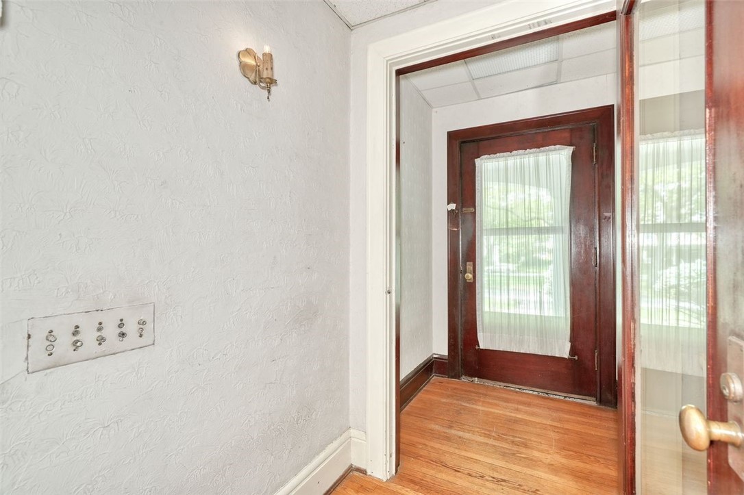 153 Seneca Parkway Rochester, NY 14613 - Photo 7 of 47