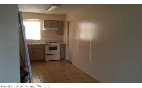 4103 Sparta Road Sebring, FL 33875 - Photo 2 of 6 a kitchen with a stove and a refrigerator