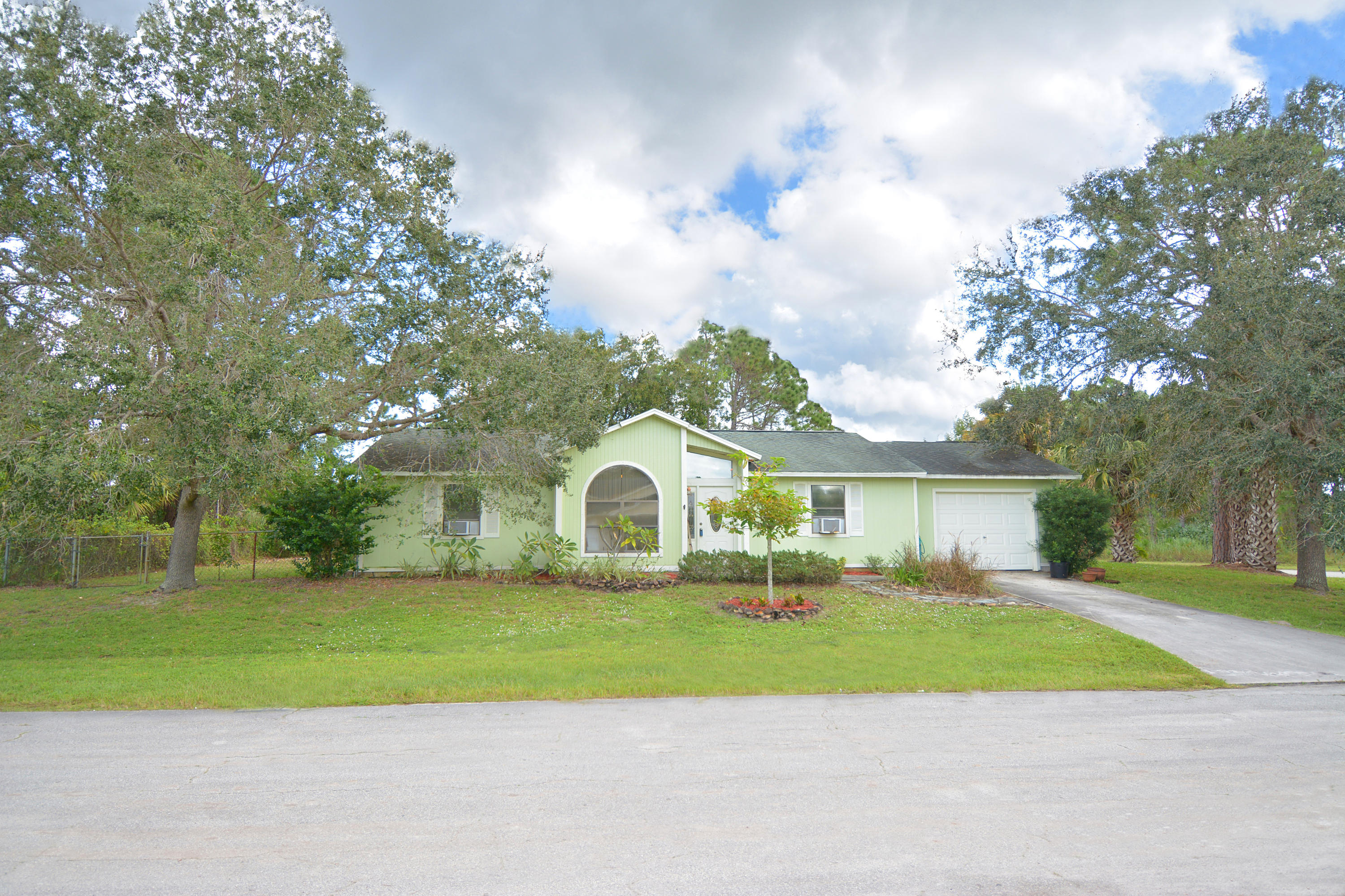 854 Southwest Andrew Road Port St. Lucie, FL 34953 - Photo 3 of 35 C 2017 MBP 110917 854 SW Andrew Rd, PSL